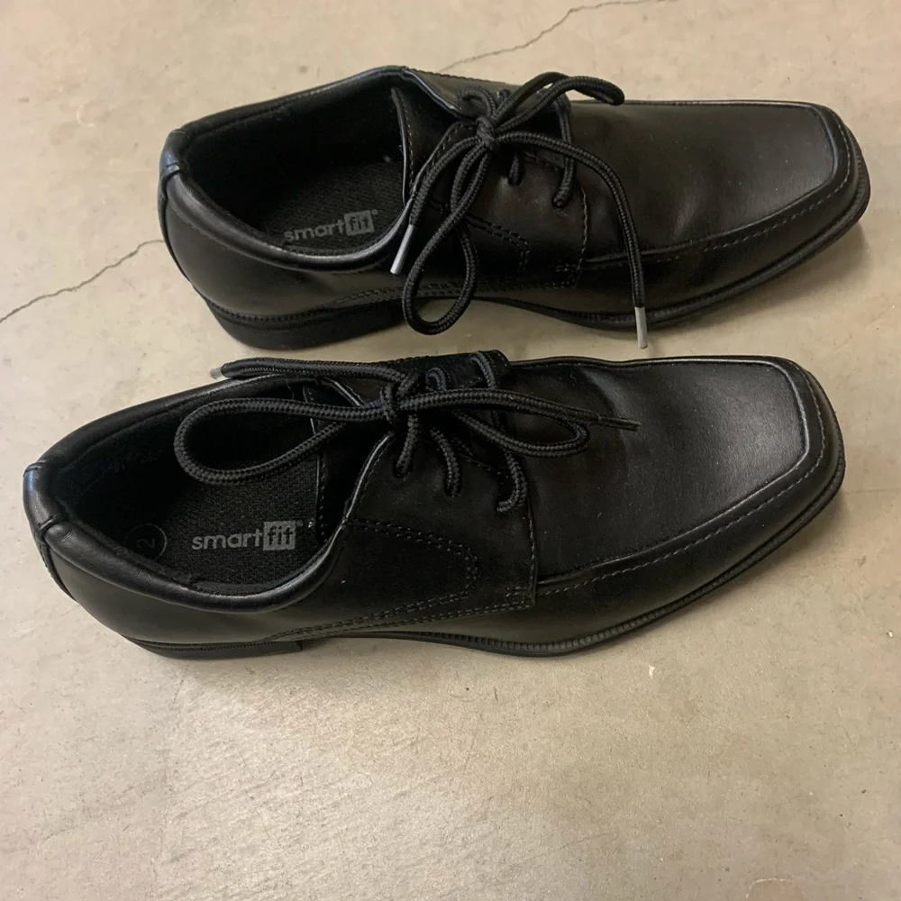 Boys black square toe dress shoes size 2